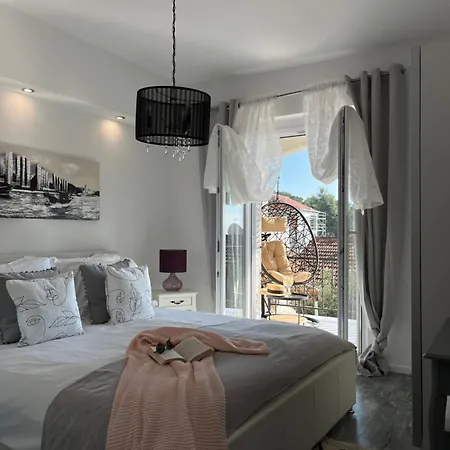 Divine Luxury هفار